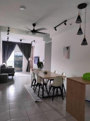Zurinn Homestay Cybersouth